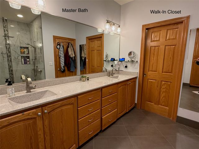 1016 NW Waterfront Drive, Ankeny, IA 50023