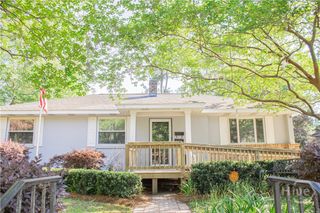 135 E Derenne Avenue, Savannah, GA 31405