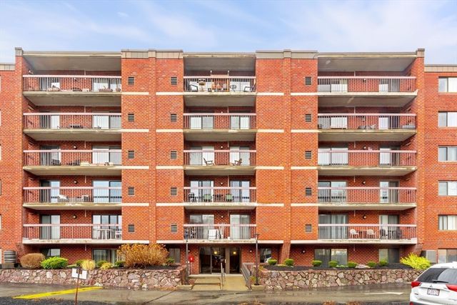 159 Main St 11B, Stoneham, MA 02180