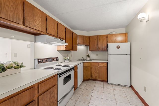 159 Main St 11B, Stoneham, MA 02180