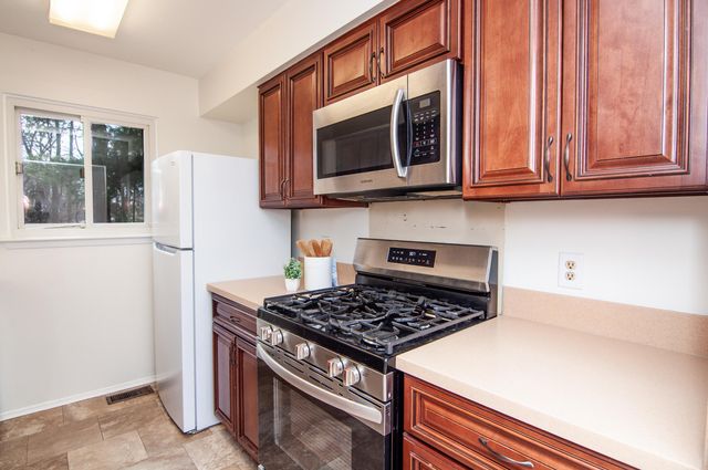 352 Manor Drive, Ann Arbor, MI 48105