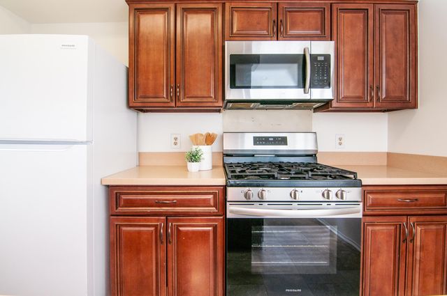 352 Manor Drive, Ann Arbor, MI 48105