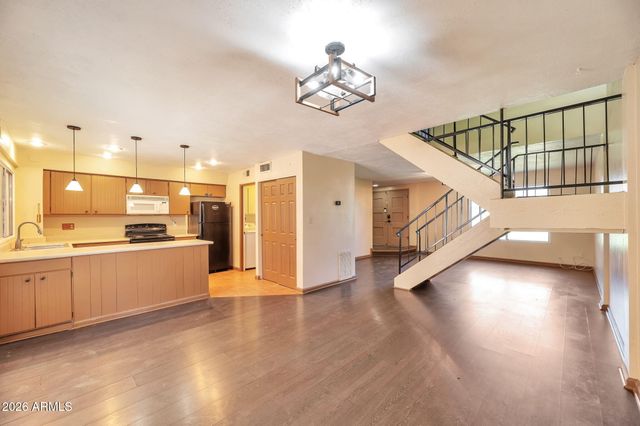2025 W ELM Street, Phoenix, AZ 85015