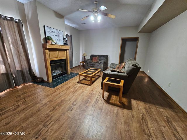 2332 Packet Hollow Road, Pineville, MO 64856