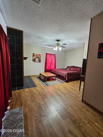 2332 Packet Hollow Road, Pineville, MO 64856