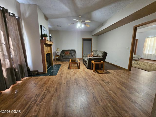 2332 Packet Hollow Road, Pineville, MO 64856