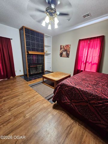 2332 Packet Hollow Road, Pineville, MO 64856