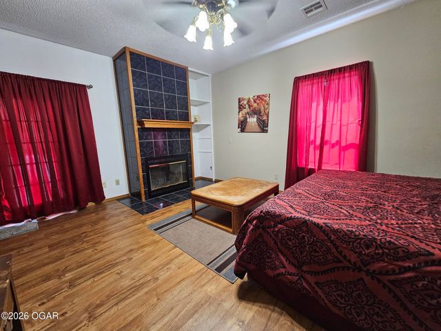 2332 Packet Hollow Road, Pineville, MO 64856