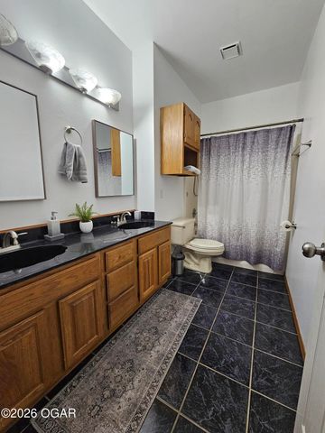 2332 Packet Hollow Road, Pineville, MO 64856