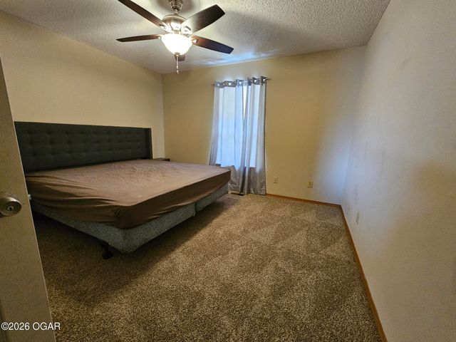 2332 Packet Hollow Road, Pineville, MO 64856