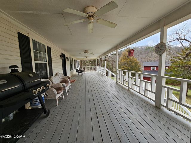 2332 Packet Hollow Road, Pineville, MO 64856