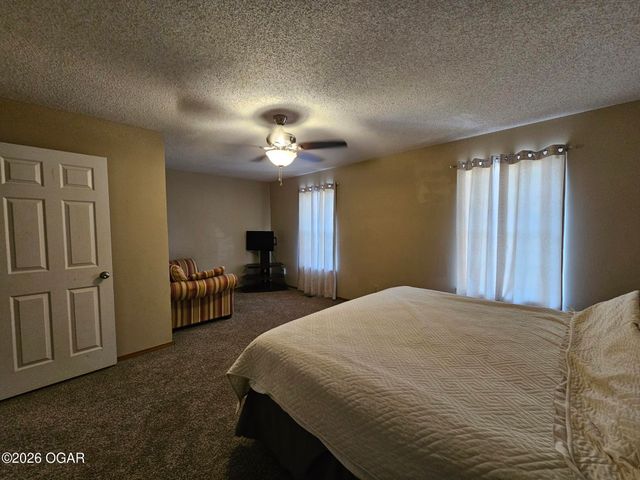 2332 Packet Hollow Road, Pineville, MO 64856