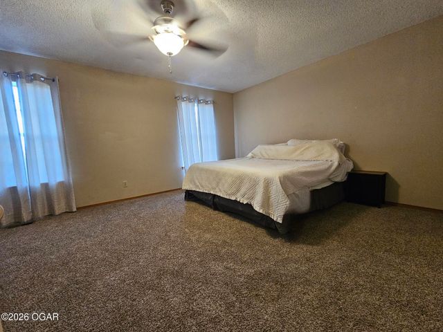 2332 Packet Hollow Road, Pineville, MO 64856