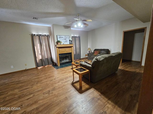 2332 Packet Hollow Road, Pineville, MO 64856