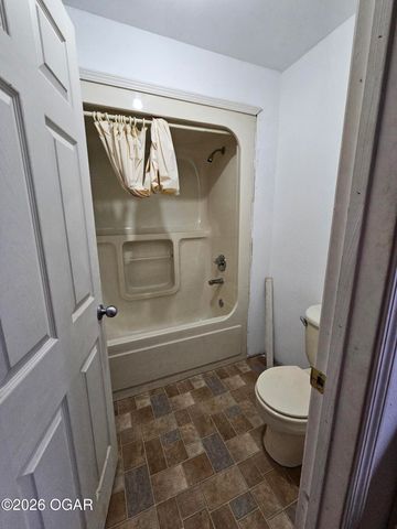 2332 Packet Hollow Road, Pineville, MO 64856