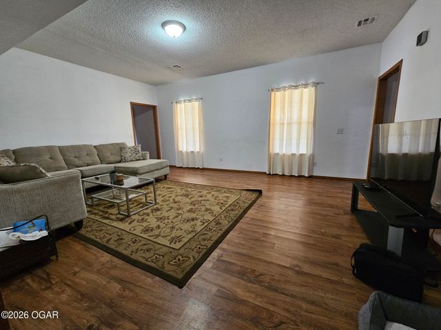 2332 Packet Hollow Road, Pineville, MO 64856