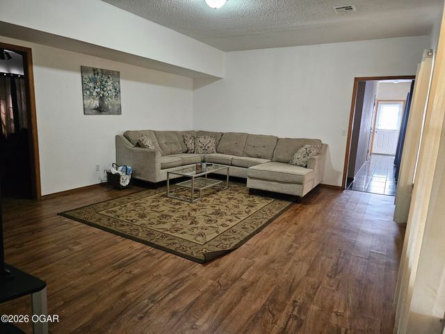 2332 Packet Hollow Road, Pineville, MO 64856