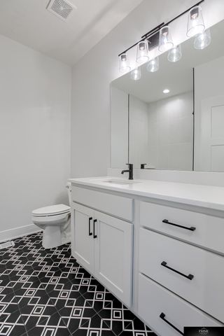 5718 N 209 Street, Elkhorn, NE 68022