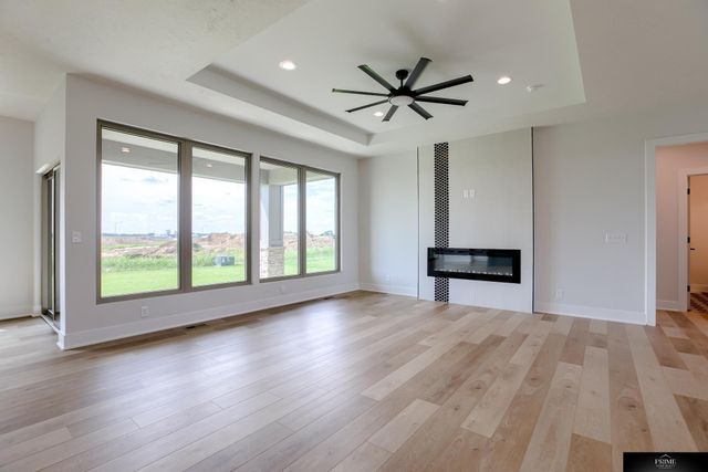 5718 N 209 Street, Elkhorn, NE 68022