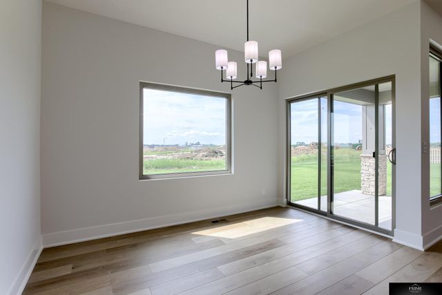 5718 N 209 Street, Elkhorn, NE 68022