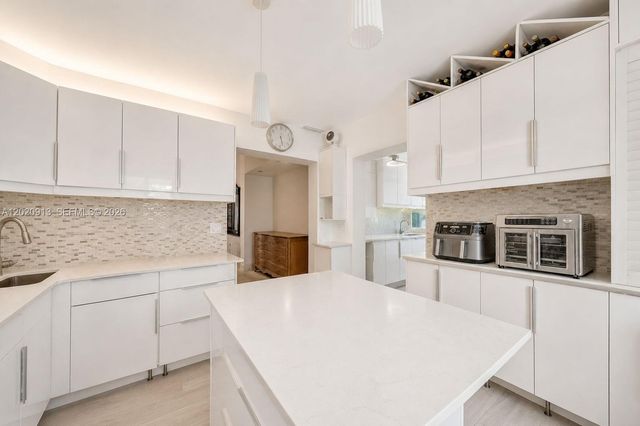860 NE 127th Street, North Miami, FL 33161