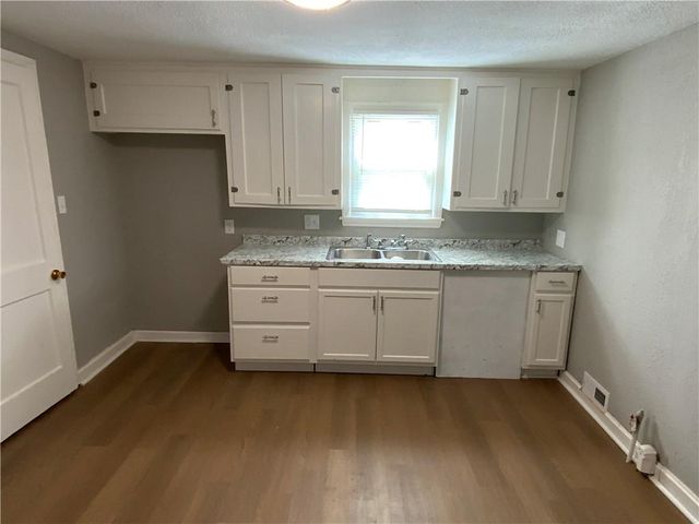 1053 Locust Street, Kansas City, KS 66103