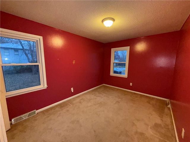 13309 Park Hills Drive, Grandview, MO 64030