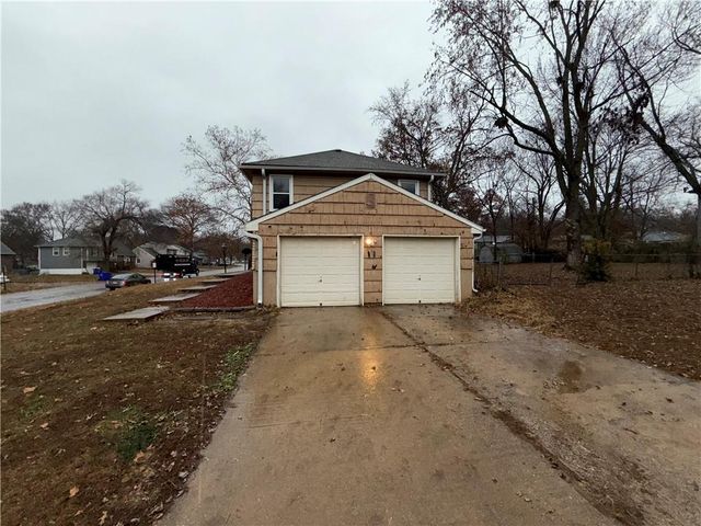 13309 Park Hills Drive, Grandview, MO 64030