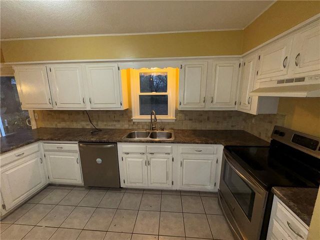 13309 Park Hills Drive, Grandview, MO 64030