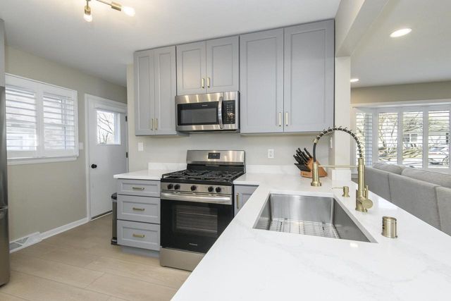 2018 N 114th STREET, Wauwatosa, WI 53226