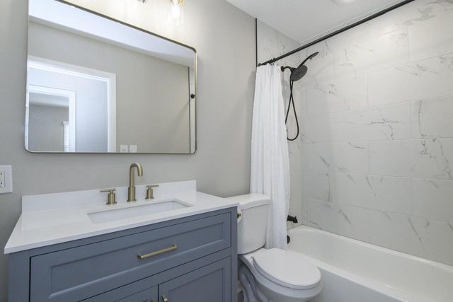 2018 N 114th STREET, Wauwatosa, WI 53226