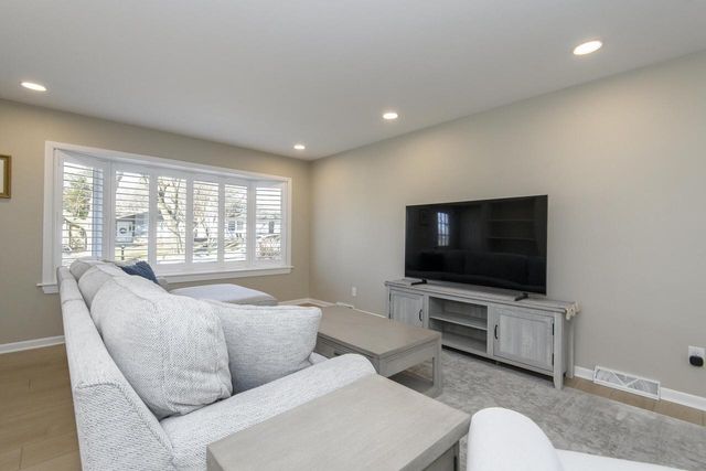 2018 N 114th STREET, Wauwatosa, WI 53226