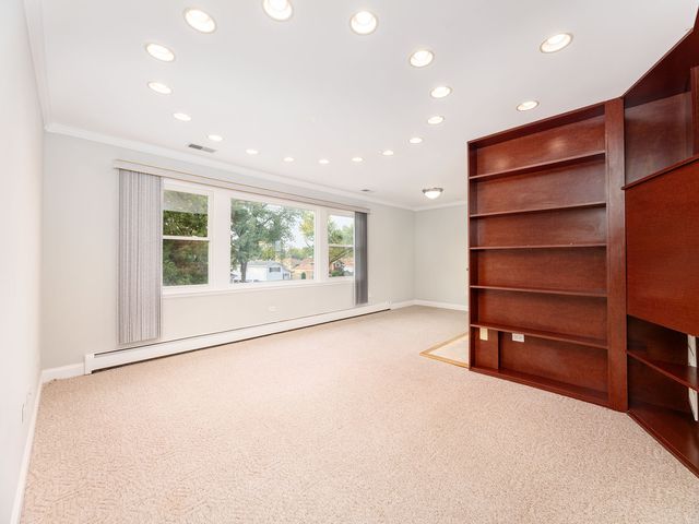 8063 W Churchill Avenue 3, Niles, IL 60714