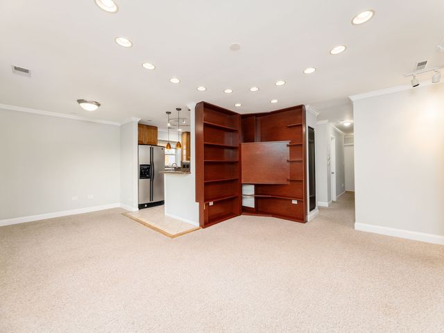 8063 W Churchill Avenue 3, Niles, IL 60714