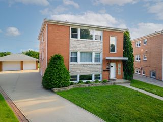 8063 W Churchill Avenue 3, Niles, IL 60714