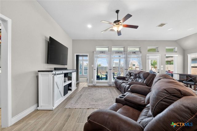 1925 Field Brook, Seguin, TX 78155