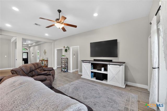 1925 Field Brook, Seguin, TX 78155