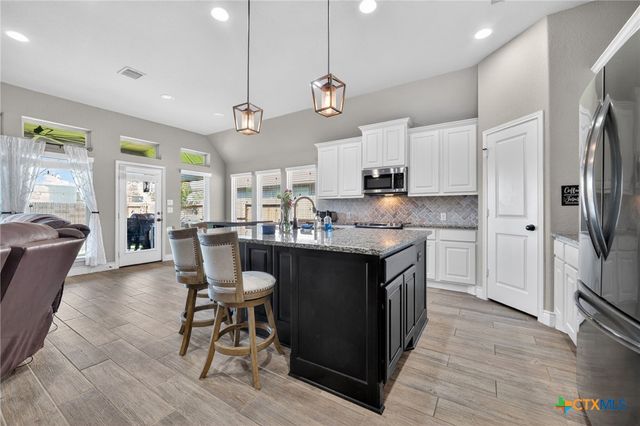 1925 Field Brook, Seguin, TX 78155