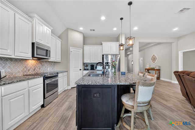 1925 Field Brook, Seguin, TX 78155