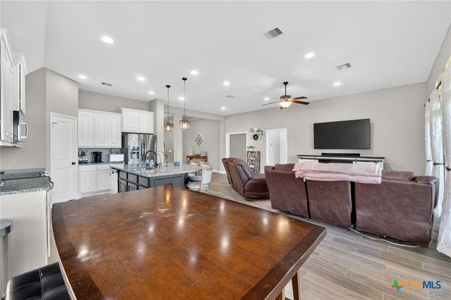 1925 Field Brook, Seguin, TX 78155