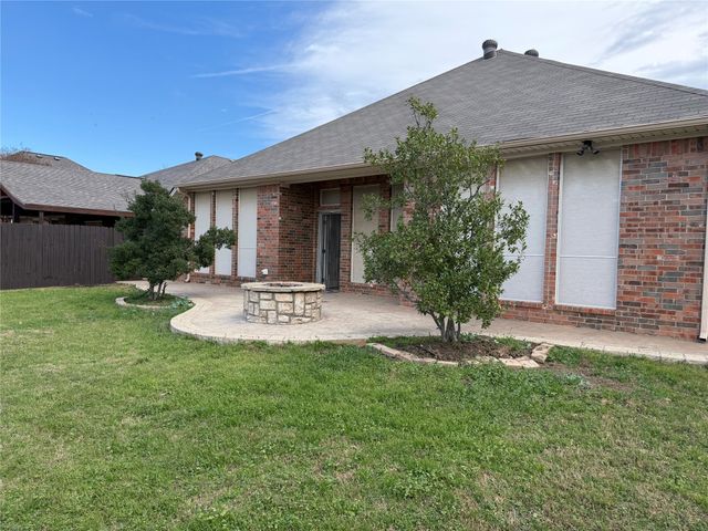 8617 Shadow Trace Drive, Fort Worth, TX 76244