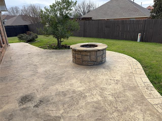 8617 Shadow Trace Drive, Fort Worth, TX 76244