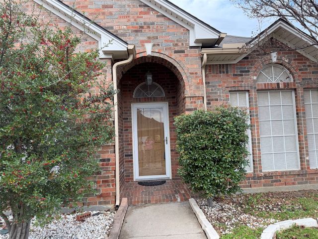 8617 Shadow Trace Drive, Fort Worth, TX 76244