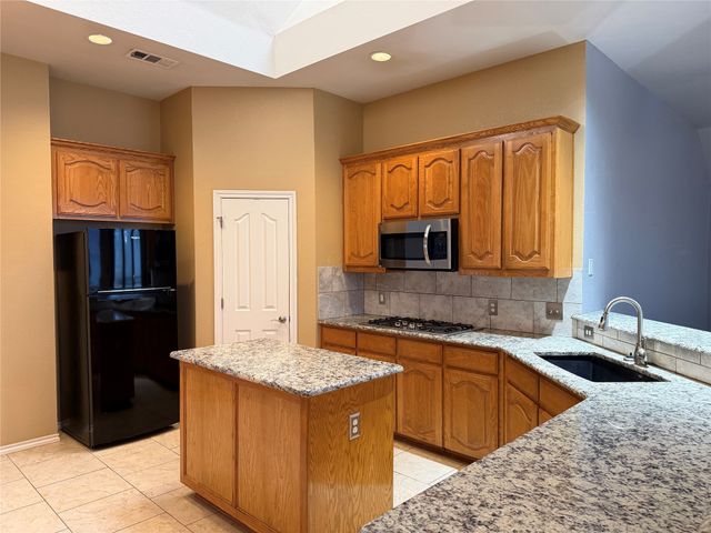 8617 Shadow Trace Drive, Fort Worth, TX 76244