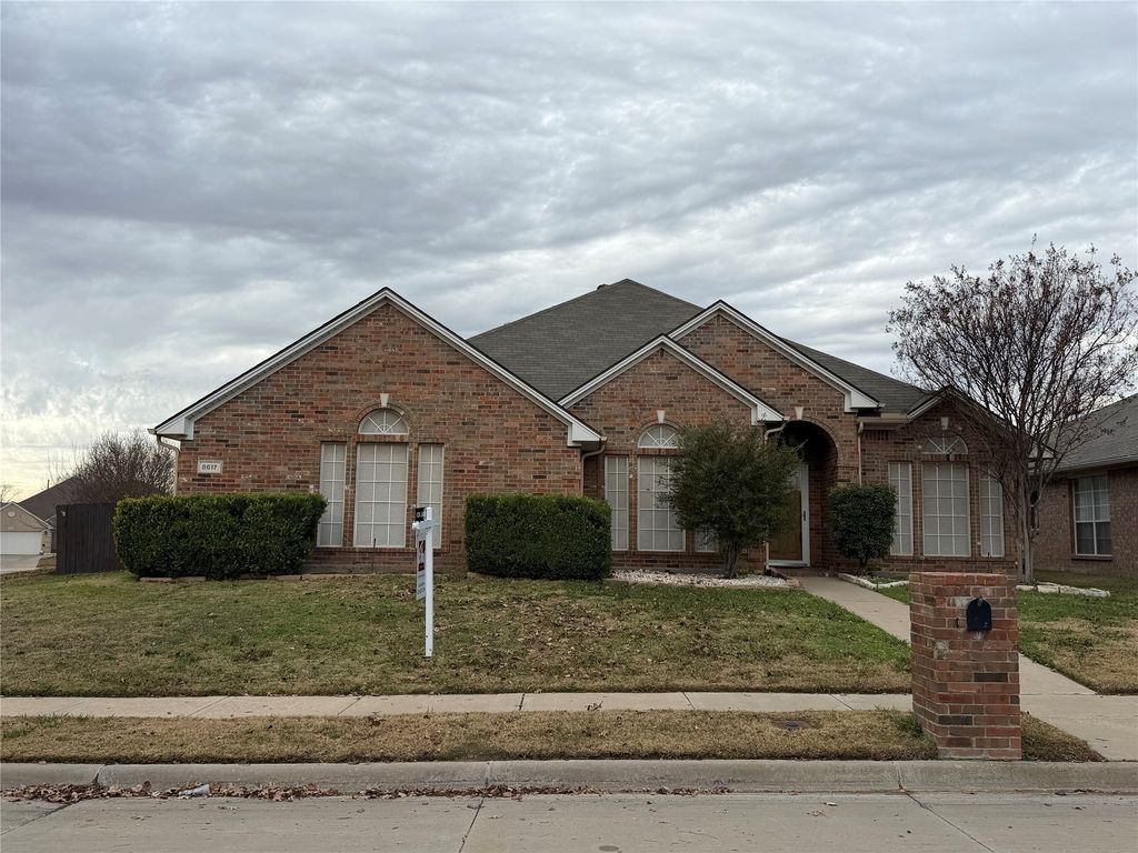 8617 Shadow Trace Drive, Fort Worth, TX 76244