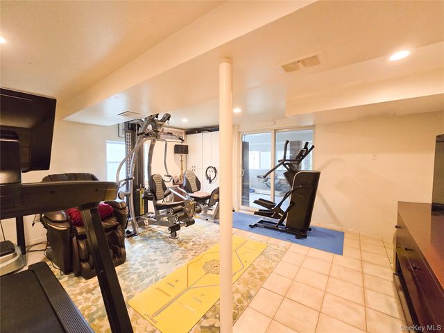 241-11 52nd Avenue, Douglaston, NY 11362