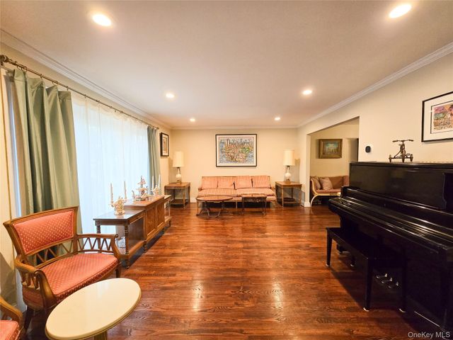 241-11 52nd Avenue, Douglaston, NY 11362