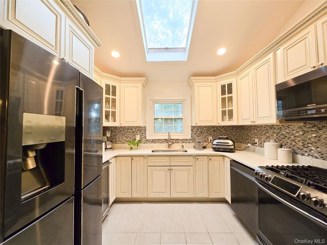 241-11 52nd Avenue, Douglaston, NY 11362
