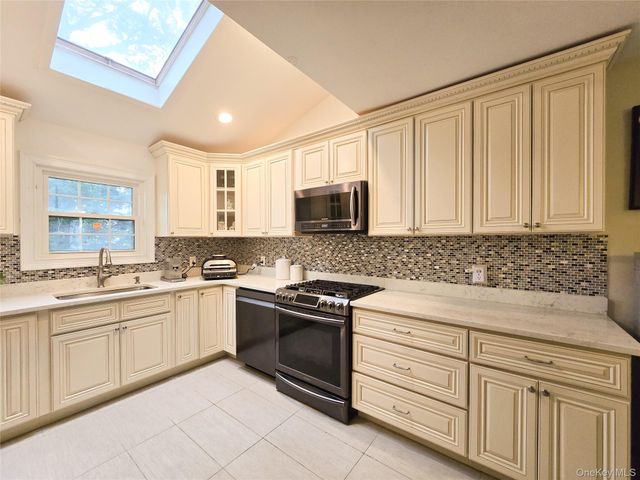 241-11 52nd Avenue, Douglaston, NY 11362