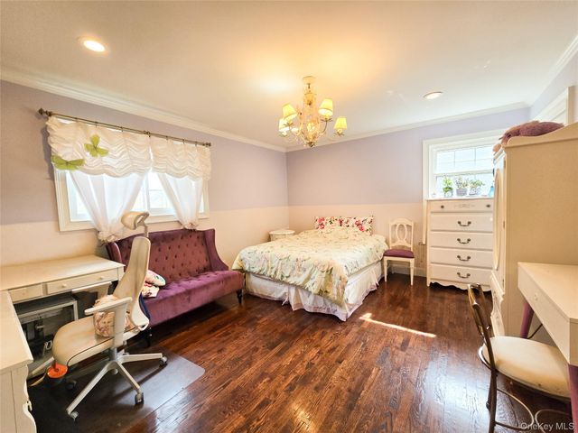 241-11 52nd Avenue, Douglaston, NY 11362